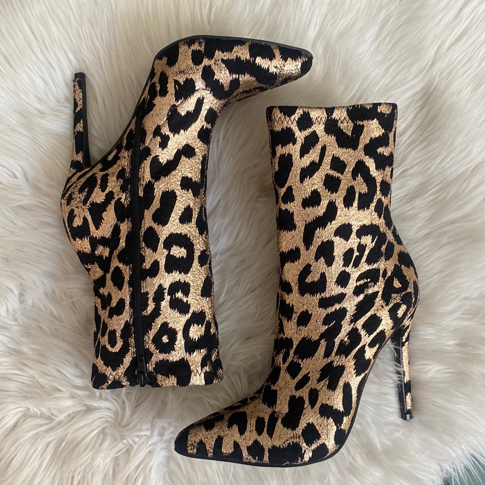 ▪️▪️METALLIC ANIMAL PRINT ANKLE BOOTS▪️▪️